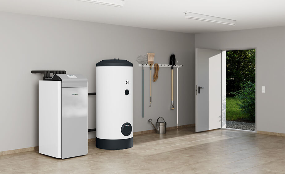 Das Bild zeigt einen Heizungsraum mit einem moderne Sole Wasser Wärmepumpe. Der Raum ist hell und aufgeräumt, mit Gartengeräten an der Wand. Sole Wasser Wärmepumpe